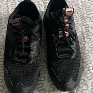 Women puma sneakers